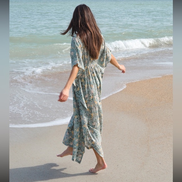 Natural Life Kaftan in Light Blue Floral Print Size Medium New Without Tags - Picture 3 of 5